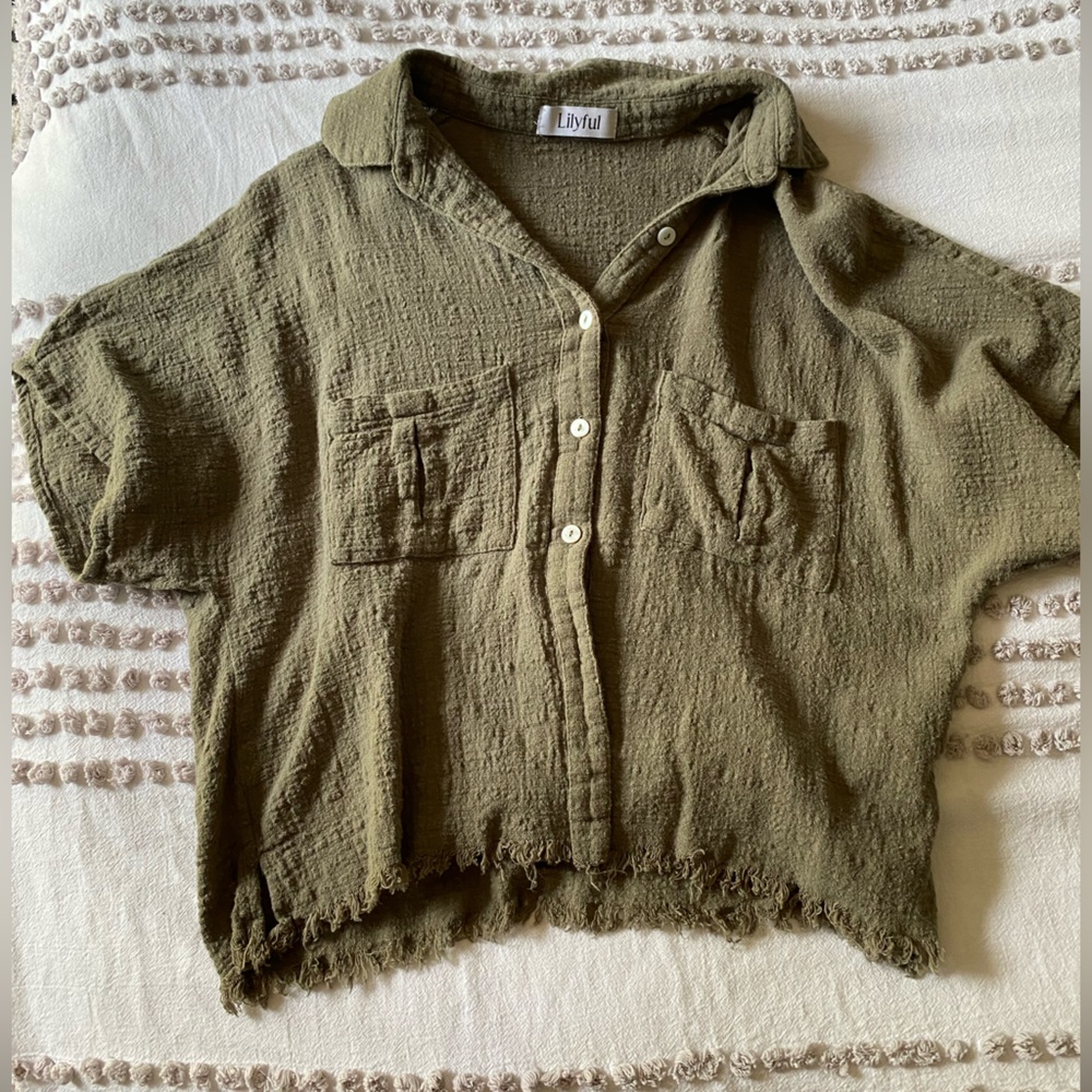 Lily full olive green short sleeve button down